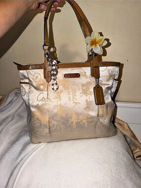 Coach Horse and Carriage Print Tote in Cream & Brown
